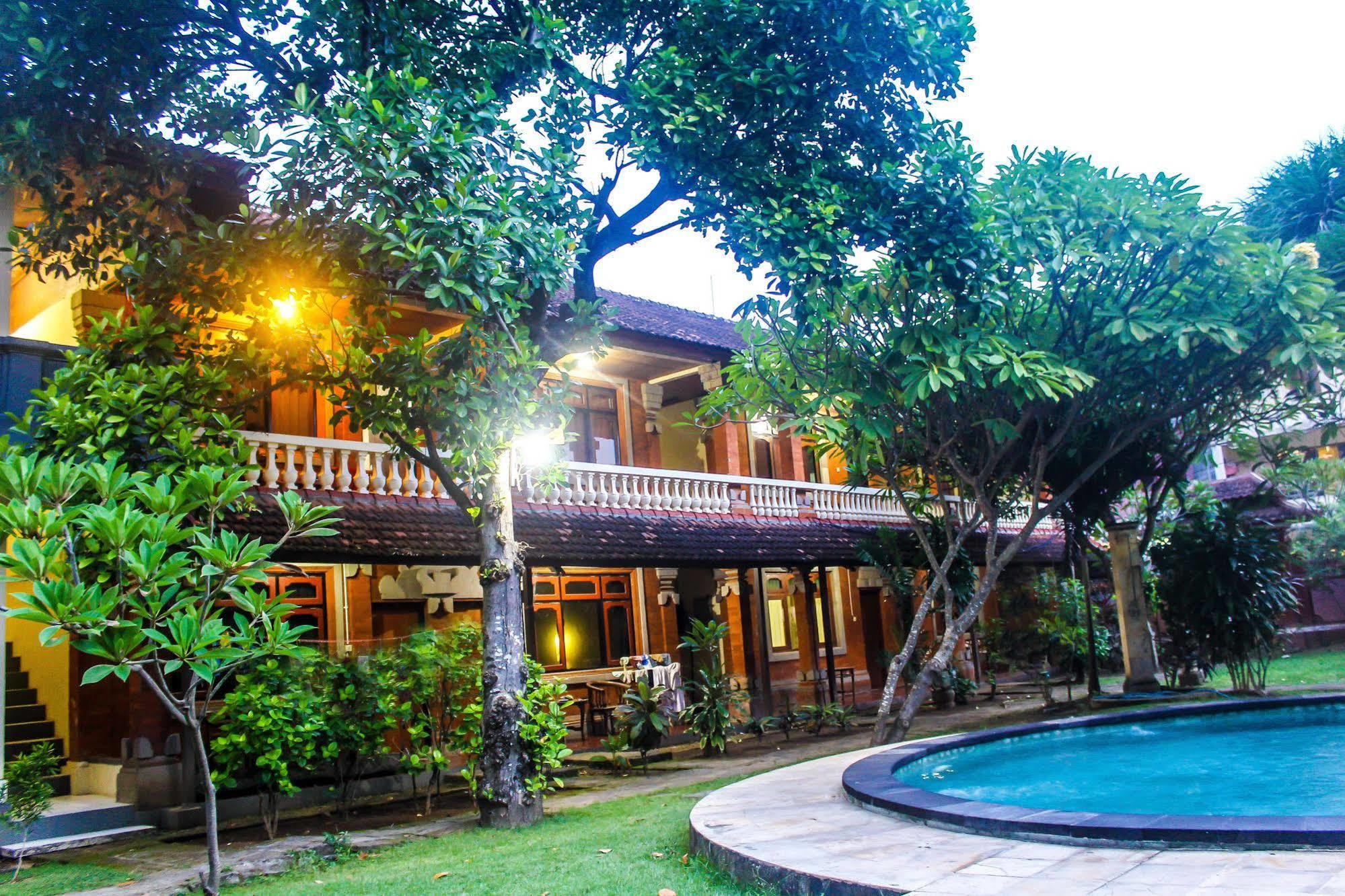 Budhi Beach Inn Kuta Lombok Zewnętrze zdjęcie