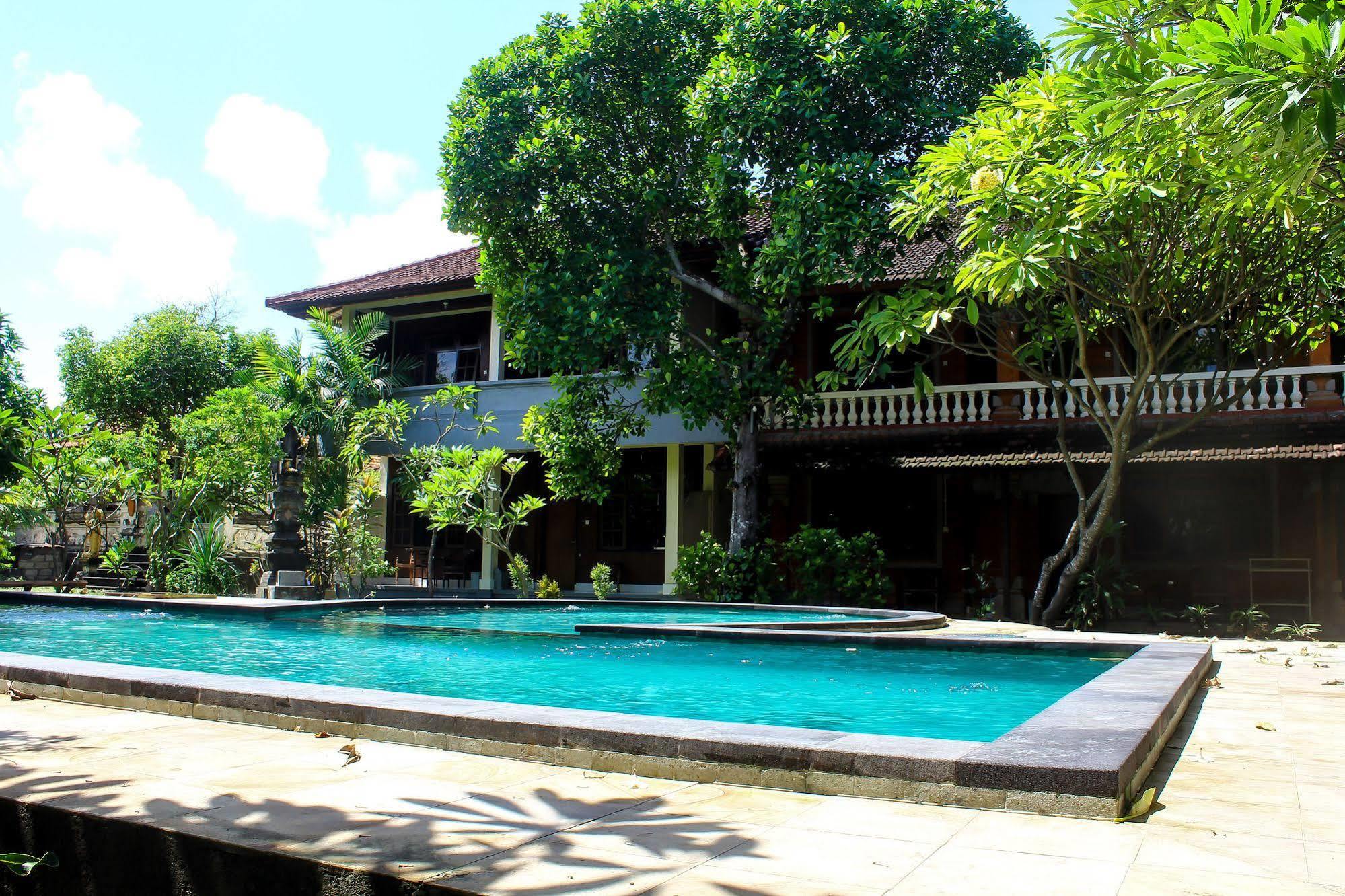 Budhi Beach Inn Kuta Lombok Zewnętrze zdjęcie