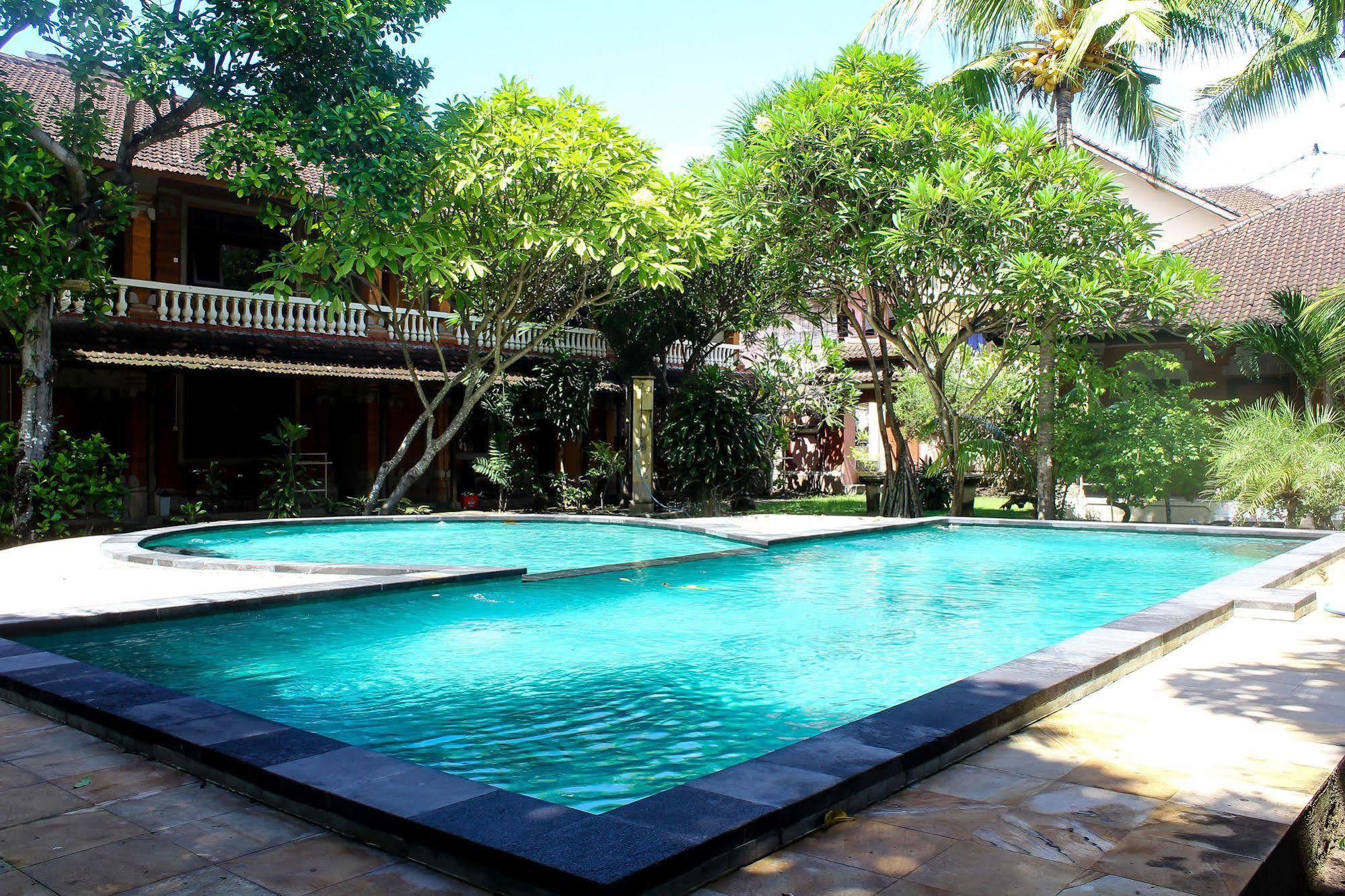 Budhi Beach Inn Kuta Lombok Zewnętrze zdjęcie